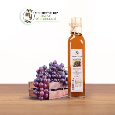 500 ml cam şişede katkısız ve doğal üzüm sirkesi.